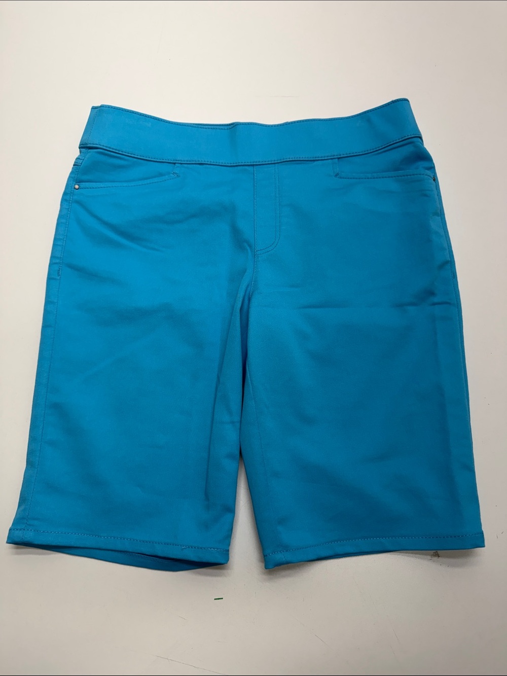 INTRO Women’s 10 Blue Pull On Bermuda Stretch Shorts